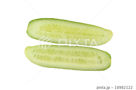 fresh cucumber to slices of isolated. 18982122