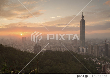台北101　夕景 18983876