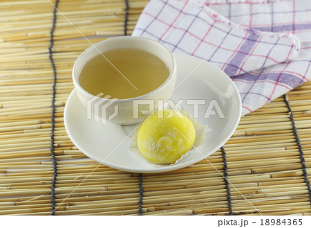Japanese desserts made of sticky rice. Japanese desserts made of sticky rice. 18984365