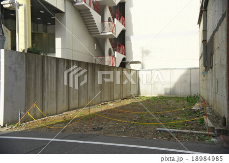 街中の空き地 18984985