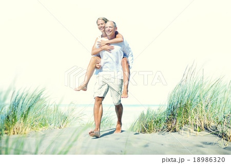 Couple Beach Bonding Getaway Romance Holiday Concept 18986320