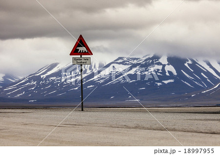 Warning sign polar bears, Spitsbergen, Svalbard 18997955