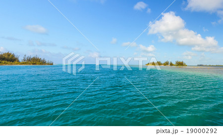 Tropical beach in Cayo Largo island Tropical beach in Cayo Largo island 19000292