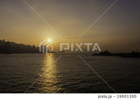 香港ビクトリアハーバーの夕景 19001300