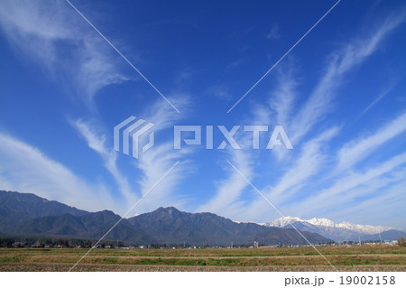 安曇野　冬の空と山並み 19002158