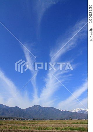 安曇野　冬の空と山並み 19002159