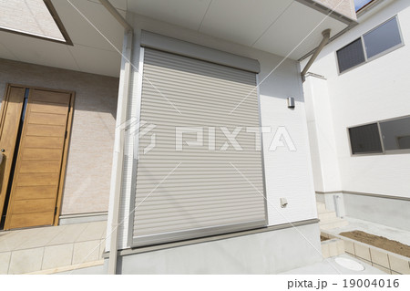 戸建て住宅の1F 雨戸　防犯シャッター 19004016