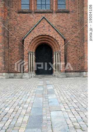 old wood door 19004106