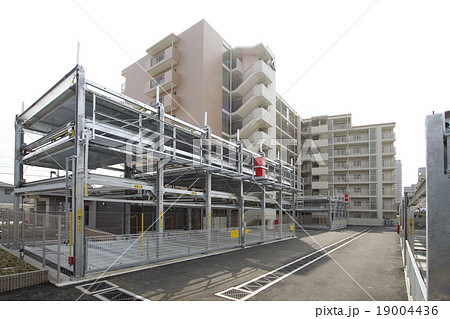 マンション共同住宅の機械式駐車場 19004436