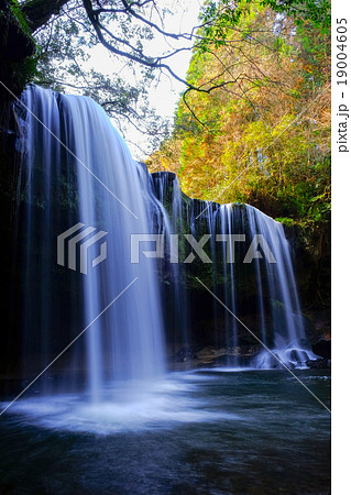 阿蘇の鍋ヶ滝 左から 19004605