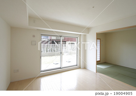 マンションの居室　1F　和室と続き間　シンプル家具なし　施工例 19004905