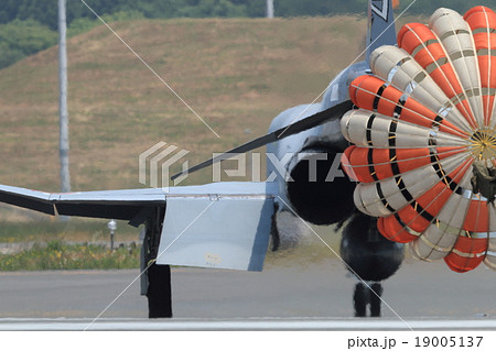 航空自衛隊　戦闘機　F-4EJ タキシング ドラッグシュート 19005137