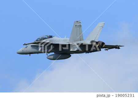 飛行機　戦闘機　アメリカ海兵隊　F/A-18 離陸 19005231