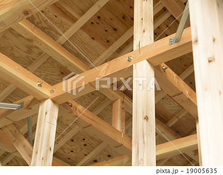 木造2階建て住宅の建築現場 イメージ クローズアップ 木造2階建て住宅の建築現場 イメージ クローズアップ 19005635