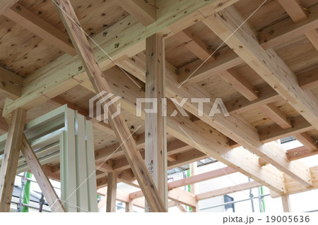木造2階建て住宅の建築現場 イメージ クローズアップ 木造2階建て住宅の建築現場 イメージ クローズアップ 19005636