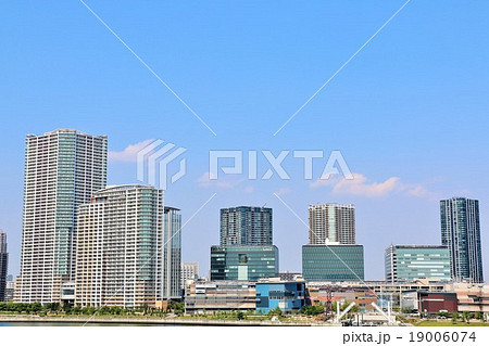 都内のタワーマンション風景 19006074