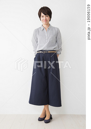 ポートレート ミドル女性 ポートレート ミドル女性 19006159