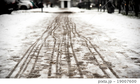 footprints on the snowy sidewalk 19007600