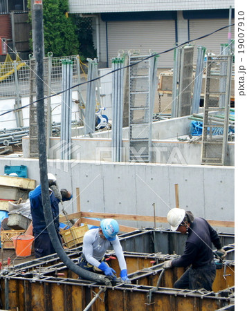 一戸建て住宅建築現場（基礎工事） 19007910