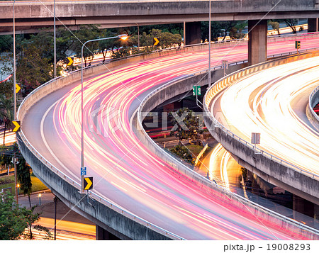 Car moving light on expressway 19008293