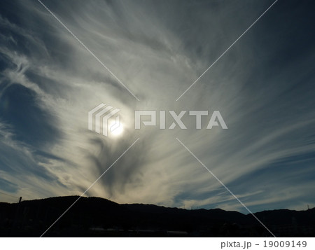 レースのような雲 19009149