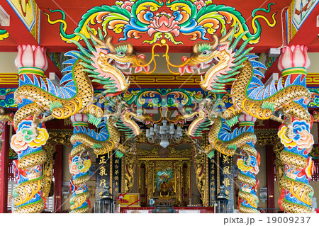 Chinese dragon sculpture in guanyu shrine Chinese dragon sculpture in guanyu shrine 19009237