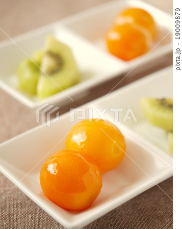 金柑みつ煮とキウイマリネのお茶請け(縦位置) 金柑みつ煮とキウイマリネのお茶請け(縦位置) 19009879