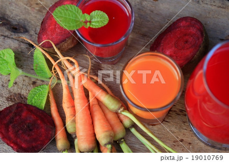 mix beetroot and carrot juices 19010769
