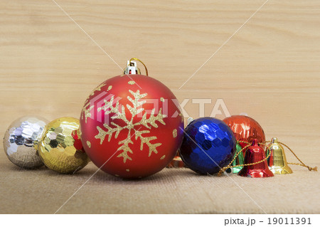 Christmas decoration on wood board Christmas decoration on wood board 19011391
