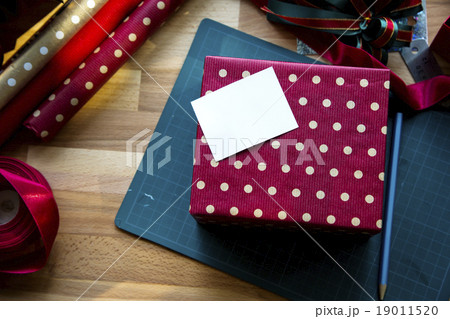 Christmas presents and wrapping papers 19011520