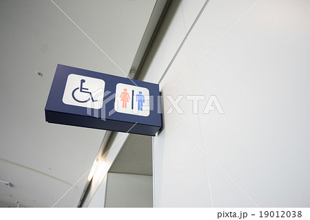 Signs indicate that a toilet for the disabled Signs indicate that a toilet for the disabled 19012038