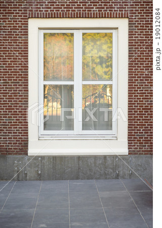 White color vintage style window 19012084