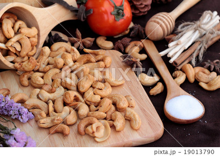 Roasted cashews nuts with natura 19013790