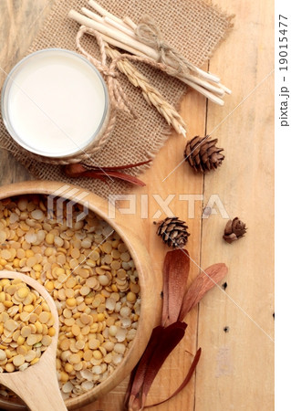 Soy milk with soya beans Soy milk with soya beans 19015477