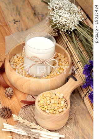 Soy milk with soya beans Soy milk with soya beans 19015484