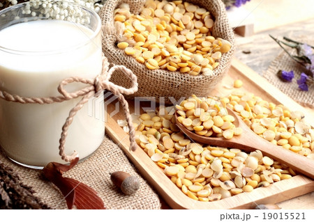 Soy milk with soya beans Soy milk with soya beans 19015521