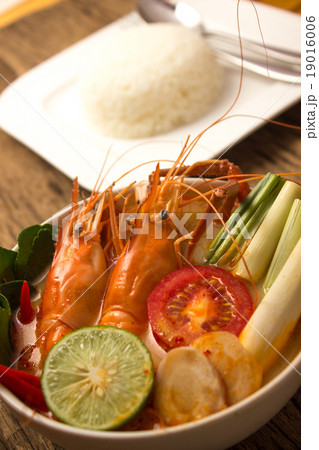 tom yum kung with steam rice 19016006