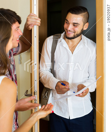 Salesman came home to couple 19020937