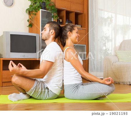 Young people doing yoga 19021193