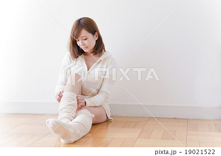 ルームウェアの女性 ルームウェアの女性 19021522