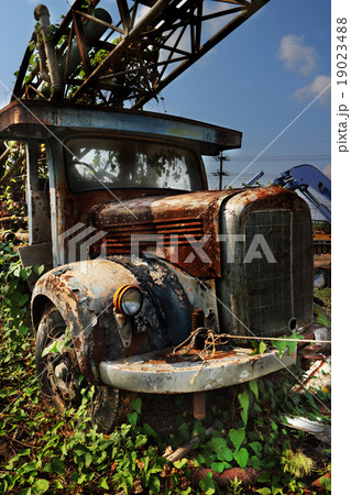 Old rustic truck Old rustic truck 19023488