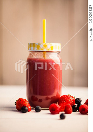 Mixed berry juice in a jar 19026887