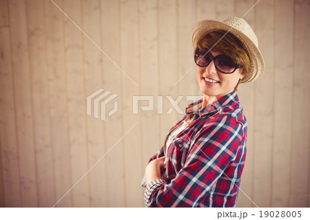 Young smiling woman posing with sunglasses Young smiling woman posing with sunglasses 19028005