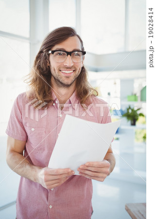 Happy hipster holding paper 19028414