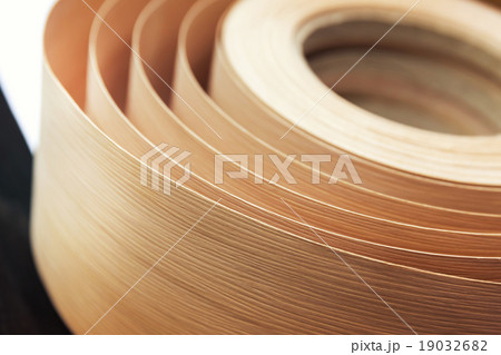 Veneer in a roll 19032682