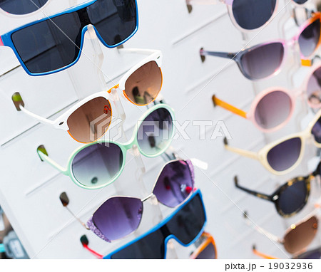 Rack with sunglasses 19032936