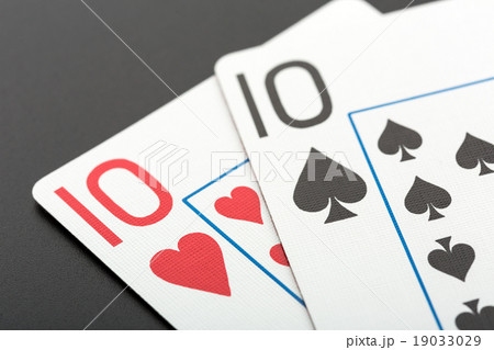 Two playing cards on grey 19033029