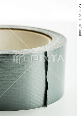 Roll of silver adhesive tape Roll of silver adhesive tape 19033123