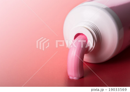 Pink toothpaste 19033569