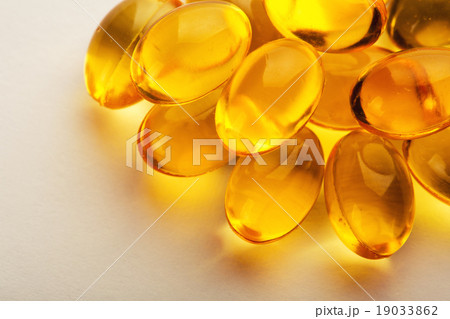 Heap of pills 19033862